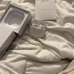 Apple AirPods Wireless Earbuds - White